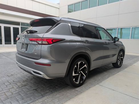 Used 2024 Mitsubishi Outlander SEL Black Edition image 4