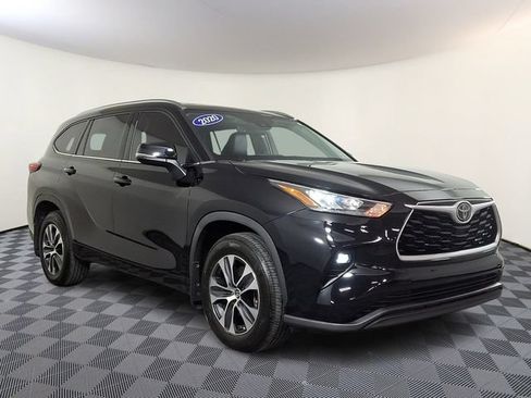 Used 2020 Toyota Highlander XLE AWD/4WD image 1