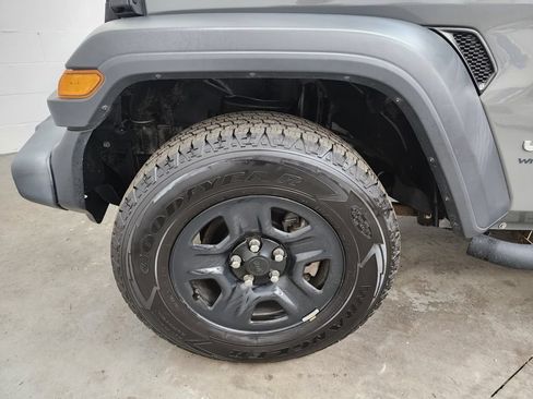 Used 2018 Jeep Wrangler Unlimited Sport AWD/4WD image 33