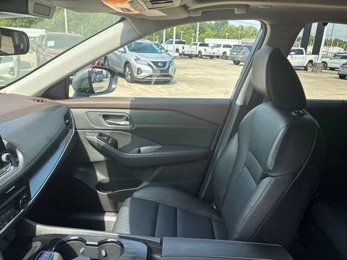 Used 2023 Nissan Rogue SV w/ SV Premium B Package FWD image 16