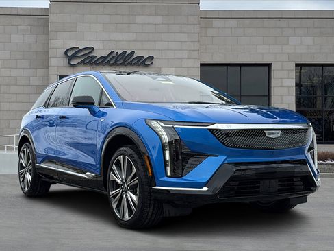 New 2026 Cadillac Optiq Luxury 2 image 1