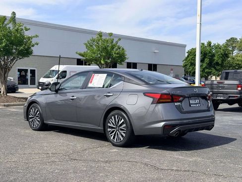 Used 2024 Nissan Altima 2.5 SV w/ SV Premium Package FWD image 4