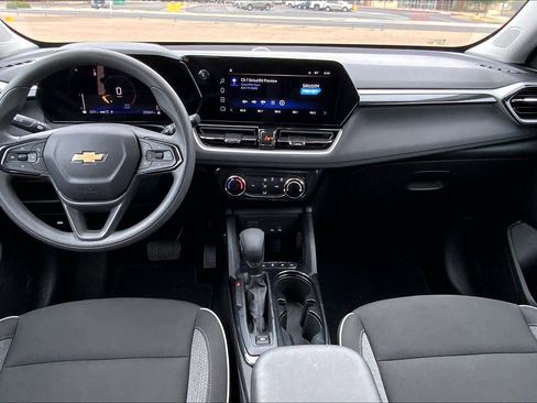 Used 2025 Chevrolet TrailBlazer LT AWD/4WD image 16