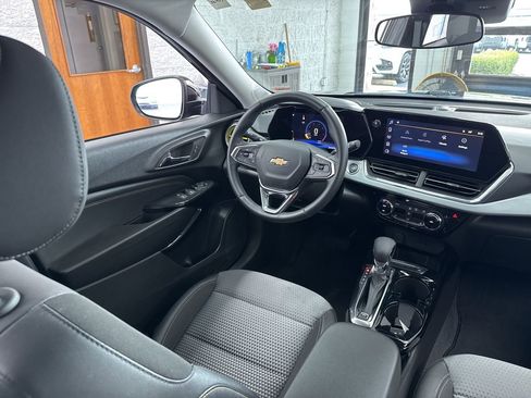 Used 2024 Chevrolet Trax LT w/ Driver Confidence Package image 45