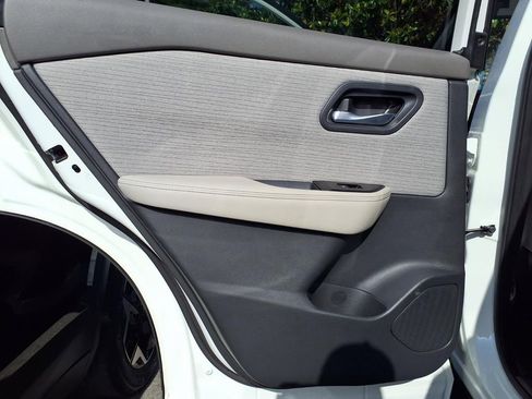 Used 2022 Nissan Rogue SV FWD image 22