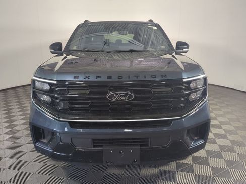 Used 2025 Ford Expedition Max Platinum w/ Stealth Appearance Package AWD/4WD image 3