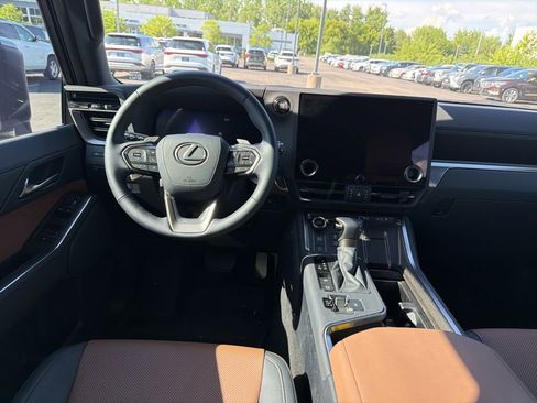 Used 2026 Lexus GX 550 w/ Cold Area Package AWD/4WD image 34