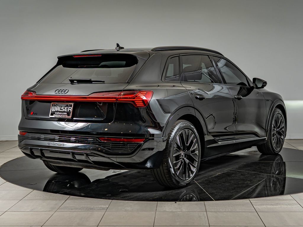 Certified 2024 Audi Q8 e-tron Prestige w/ Prestige Package AWD/4WD image 5
