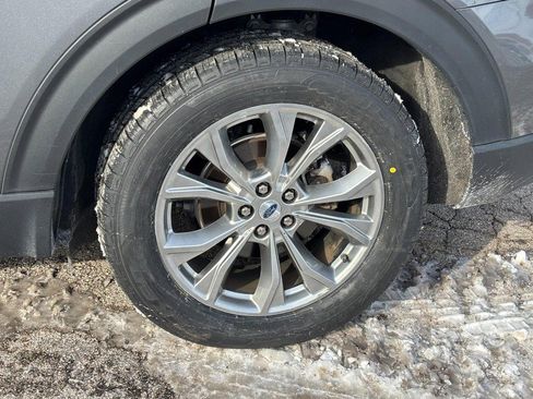 Used 2023 Ford Explorer Limited image 11