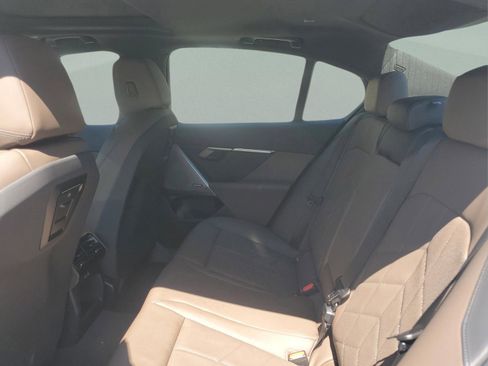 Used 2025 BMW i5 eDrive40i w/ Premium Package image 10