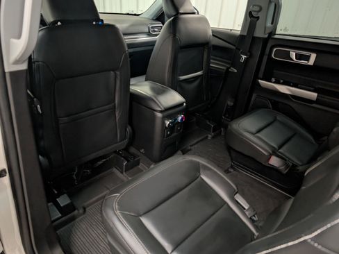 Used 2022 Ford Explorer XLT w/ Equipment Group 202A AWD/4WD image 41