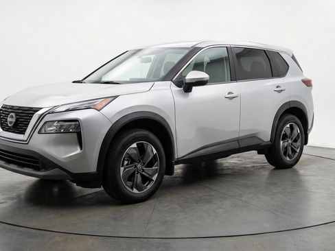 Used 2025 Nissan Rogue SV AWD/4WD image 3