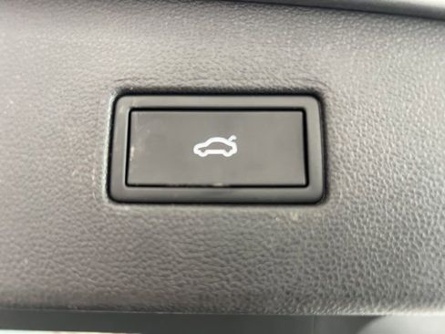 Used 2024 Volkswagen Tiguan SE R-Line AWD/4WD image 9