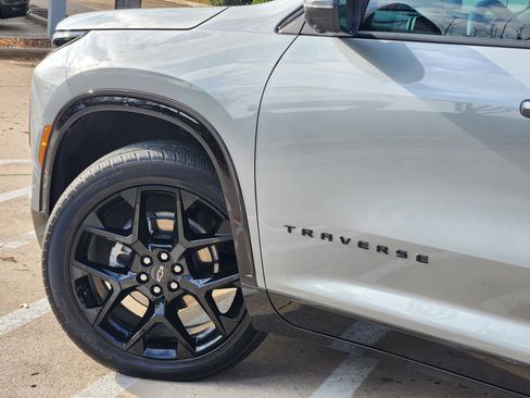 Used 2024 Chevrolet Traverse RS image 6