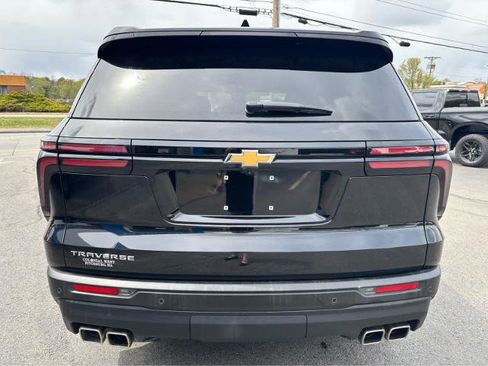 Used 2024 Chevrolet Traverse LS FWD image 7
