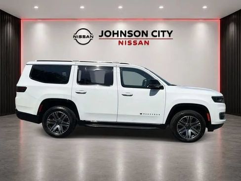 Used 2024 Jeep Wagoneer Series II AWD/4WD image 3