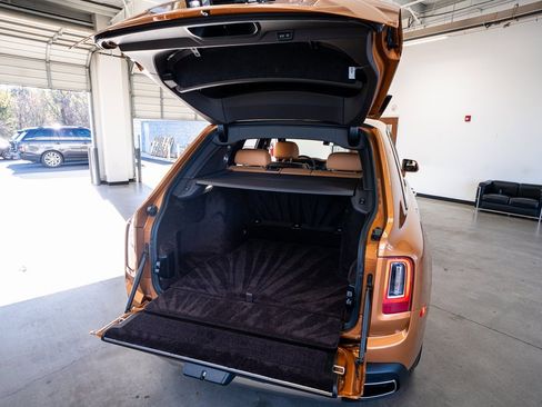 Used 2023 Rolls-Royce Cullinan w/ Cullinan Package image 73
