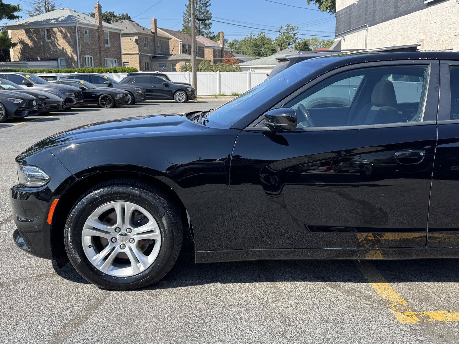 Used 2019 Dodge Charger SXT RWD image 4