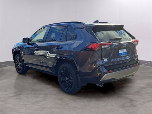 Used 2024 Toyota RAV4 SE image 6