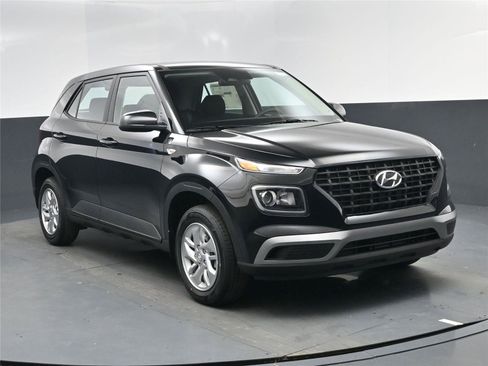 New 2026 Hyundai Venue SE image 17