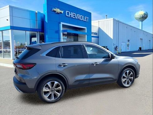 Used 2023 Ford Escape Platinum image 3