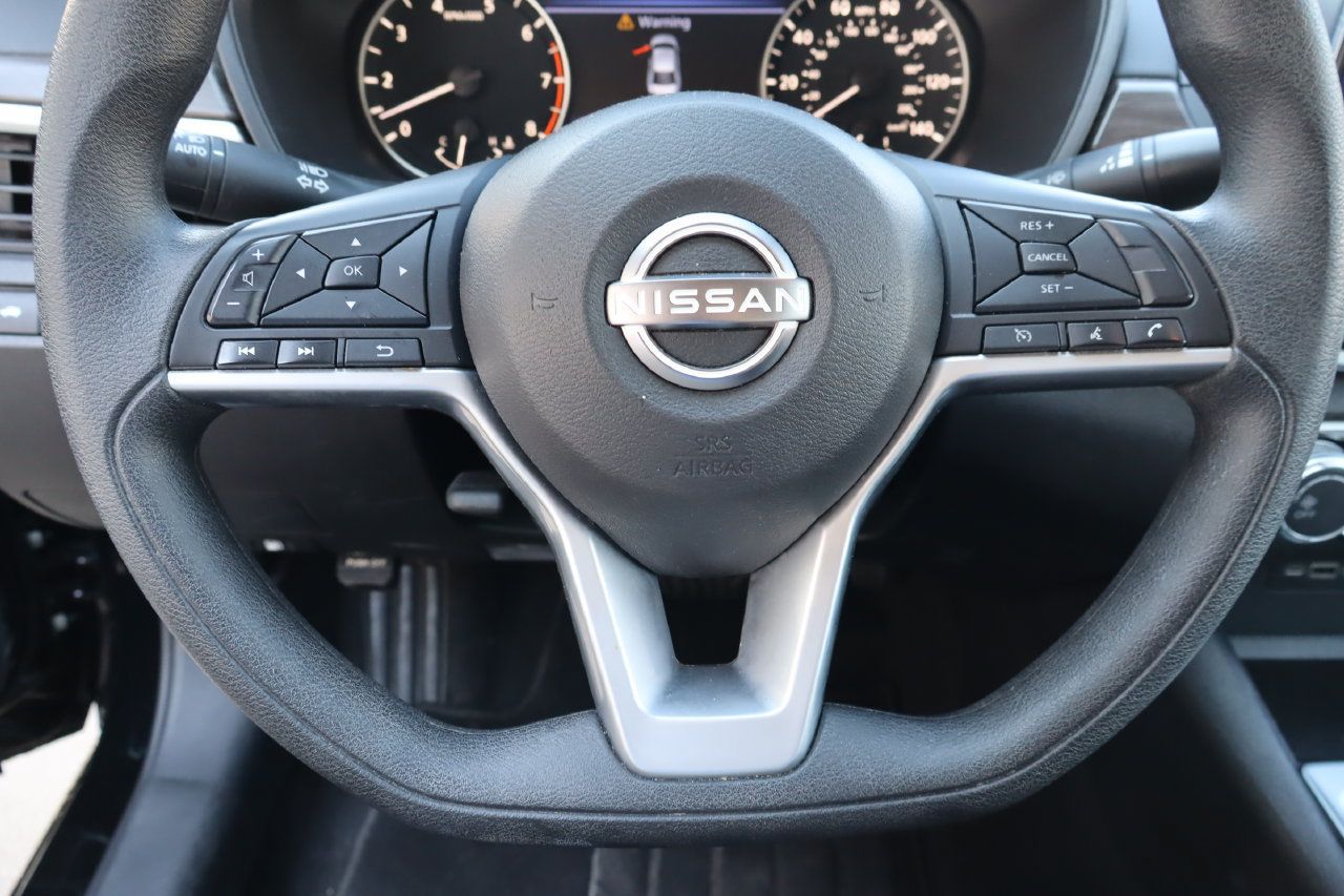 Used 2025 Nissan Altima 2.5 SV FWD image 11
