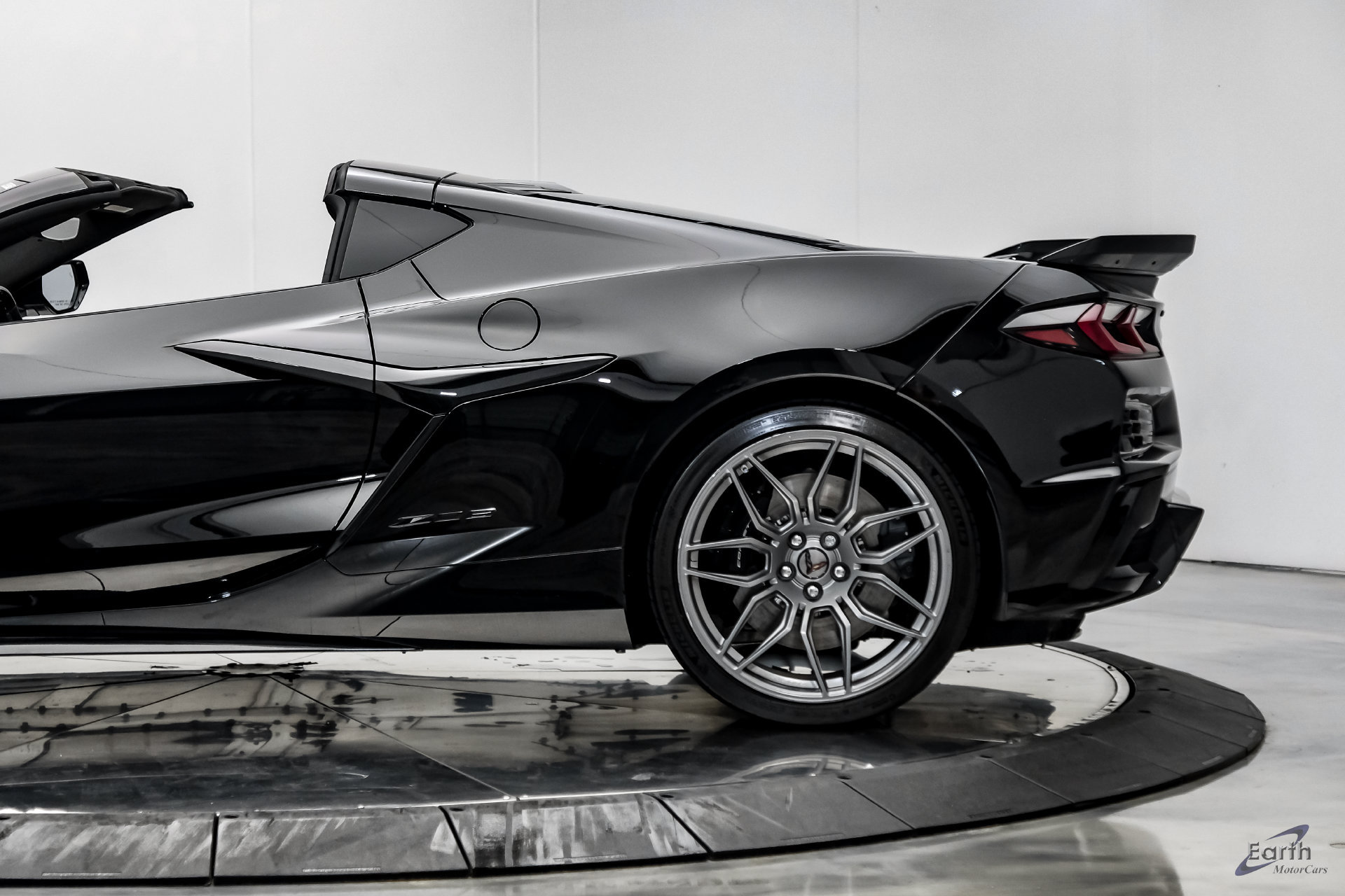 Used 2024 Chevrolet Corvette Z06 RWD image 12