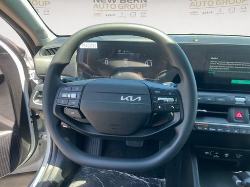 New 2026 Kia K4 FWD image 12