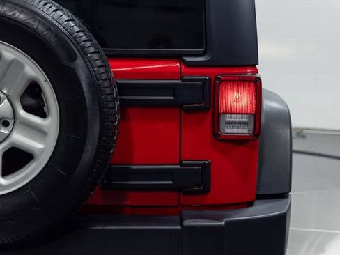 Used 2018 Jeep Wrangler Unlimited Sport w/ Trailer Tow Group AWD/4WD image 8