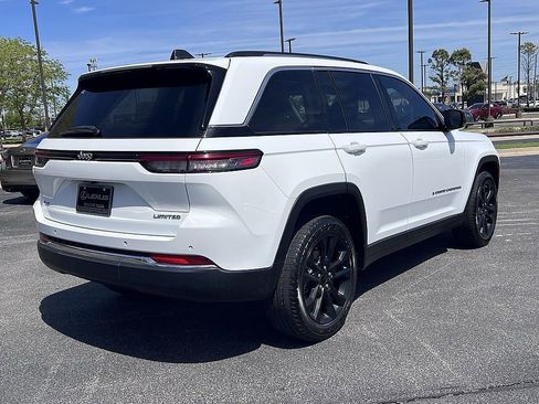 Used 2022 Jeep Grand Cherokee Limited AWD/4WD image 3