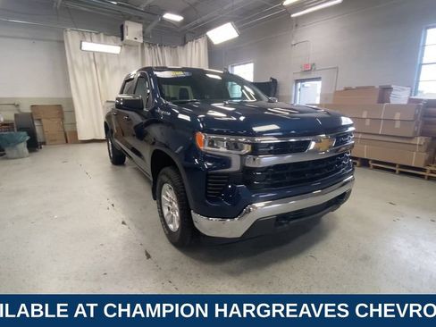 Used 2022 Chevrolet Silverado 1500 LT AWD/4WD image 3