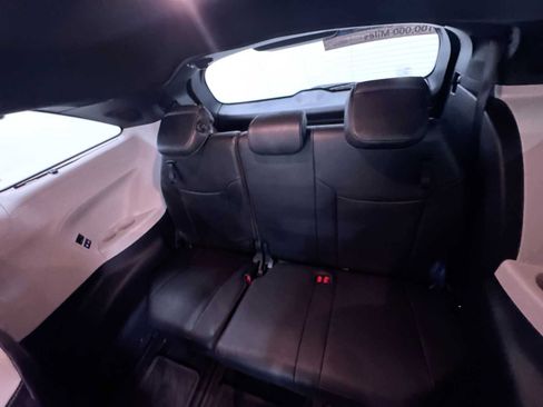 Used 2025 Toyota Sienna Limited image 38
