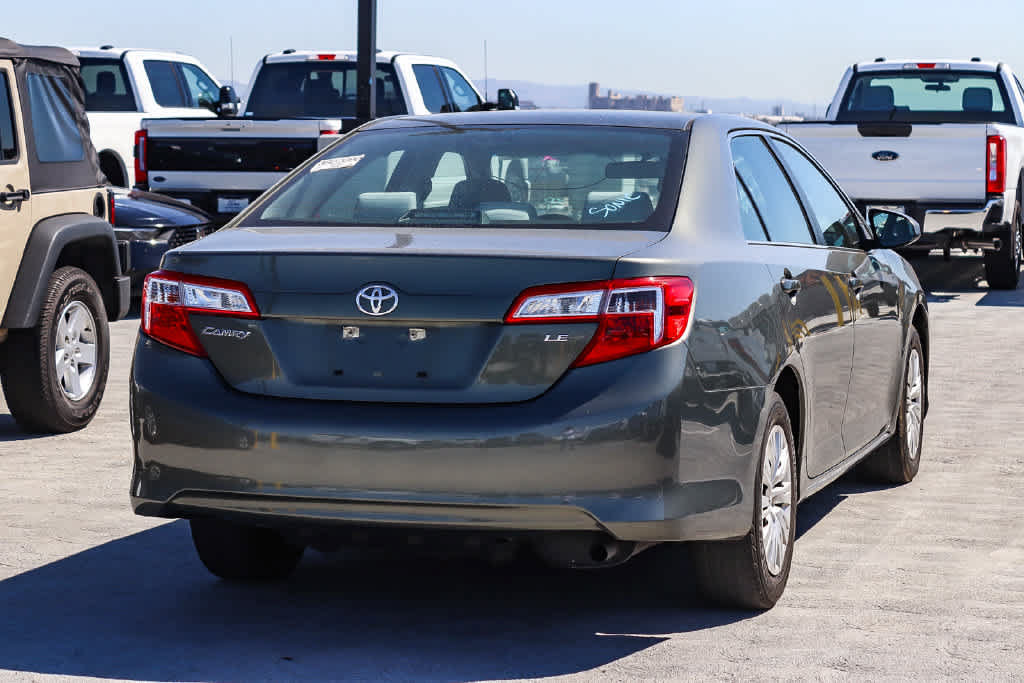 Used 2014 Toyota Camry LE FWD image 4