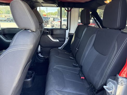 Used 2016 Jeep Wrangler Unlimited Sahara w/ Max Tow Package image 10