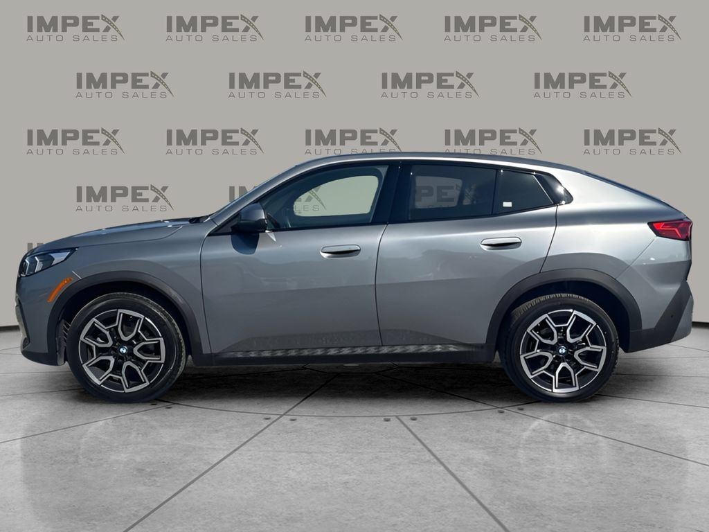 Used 2025 BMW X2 xDrive28i AWD/4WD image 2