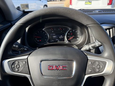 Used 2024 GMC Terrain SLE image 12