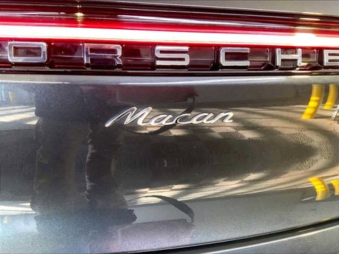 Certified 2024 Porsche Macan image 35