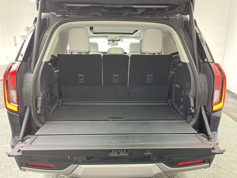 Certified 2025 Ford Expedition Platinum w/ Platinum Ultimate Package AWD/4WD image 35