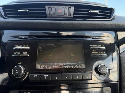 Used 2017 Nissan Rogue Sport SV FWD image 29
