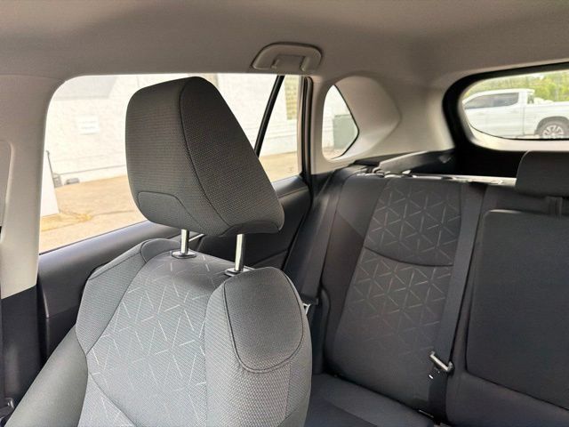 Used 2025 Toyota RAV4 XLE AWD/4WD image 57