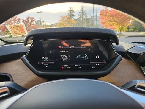 Used 2022 Audi e-tron GT Premium Plus image 26