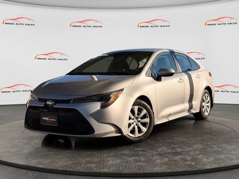 Used 2024 Toyota Corolla LE image 1