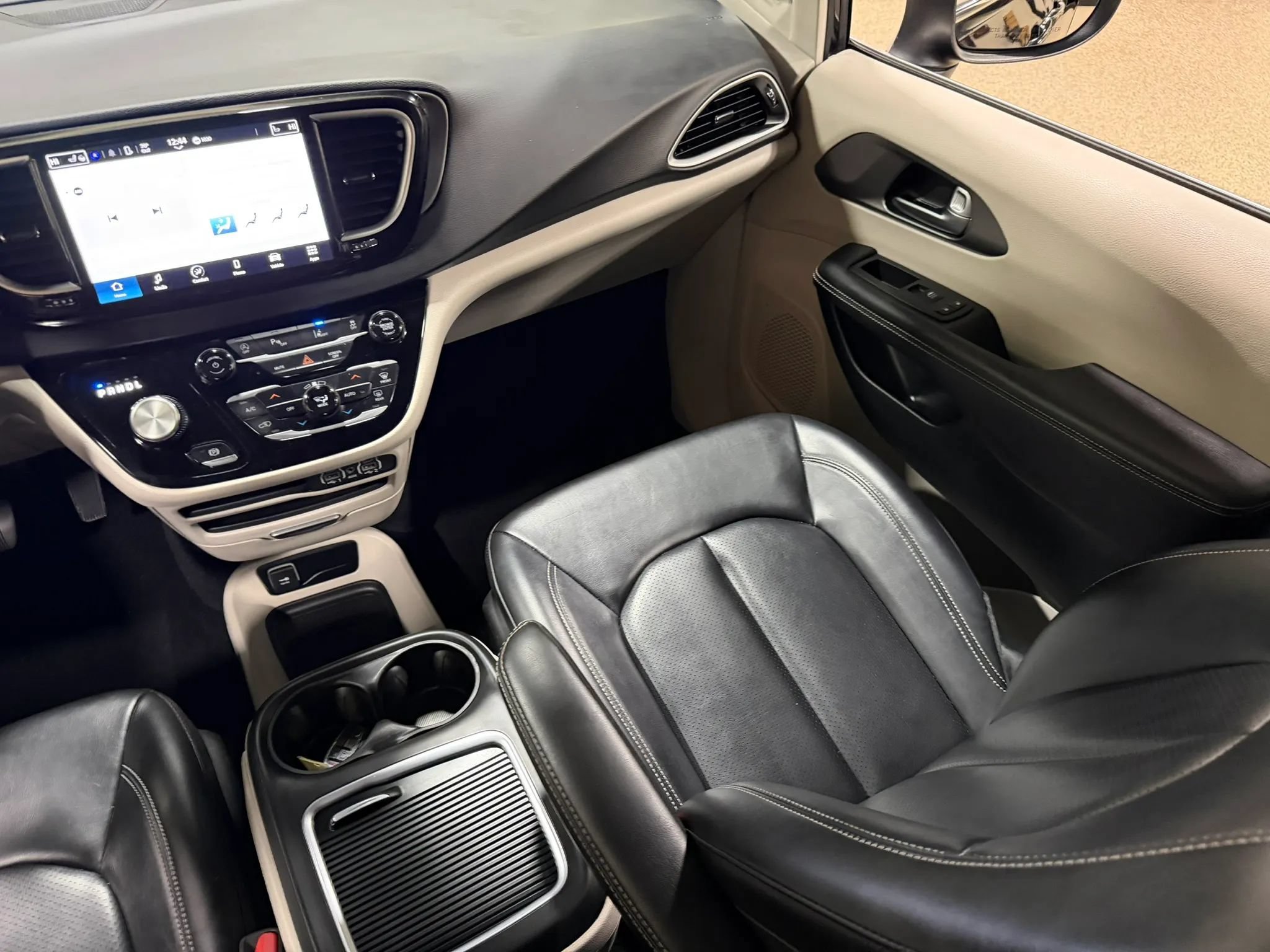 Used 2023 Chrysler Pacifica Touring-L FWD image 51