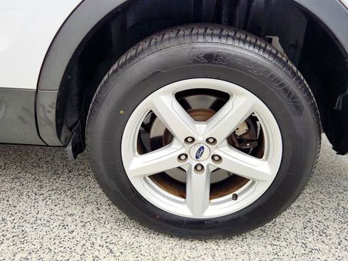 Used 2017 Ford Explorer XLT w/ Equipment Group 202A image 8