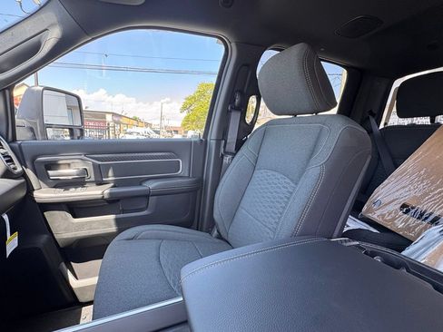 New 2026 RAM 2500 Big Horn AWD/4WD image 15