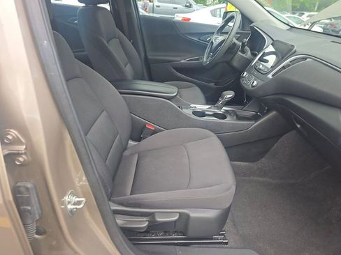 Used 2025 Chevrolet Malibu LT image 10