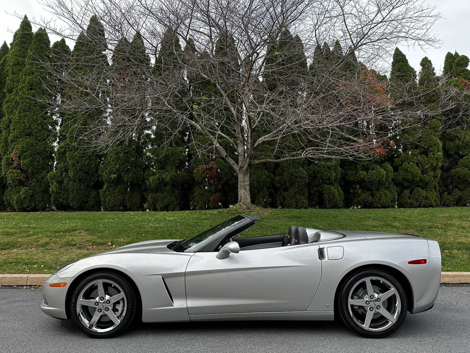Used 2007 Chevrolet Corvette Convertible w/ Preferred Equipment Group RWD image 30