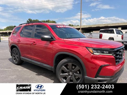 Used 2025 Honda Pilot Sport image 1