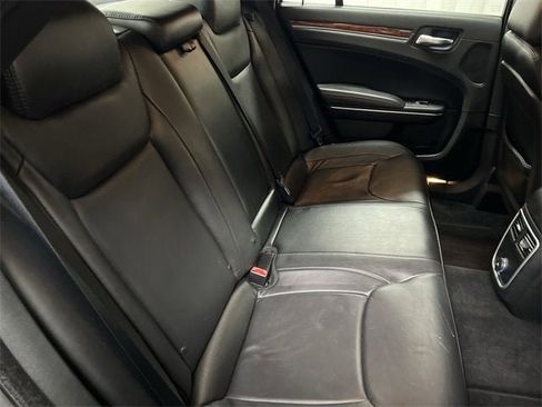 Used 2014 Chrysler 300 AWD w/ Driver Convenience Group image 27