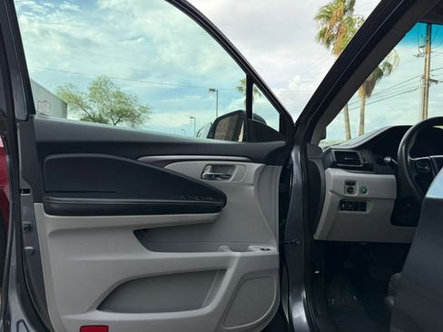 Used 2017 Honda Ridgeline RTS image 34